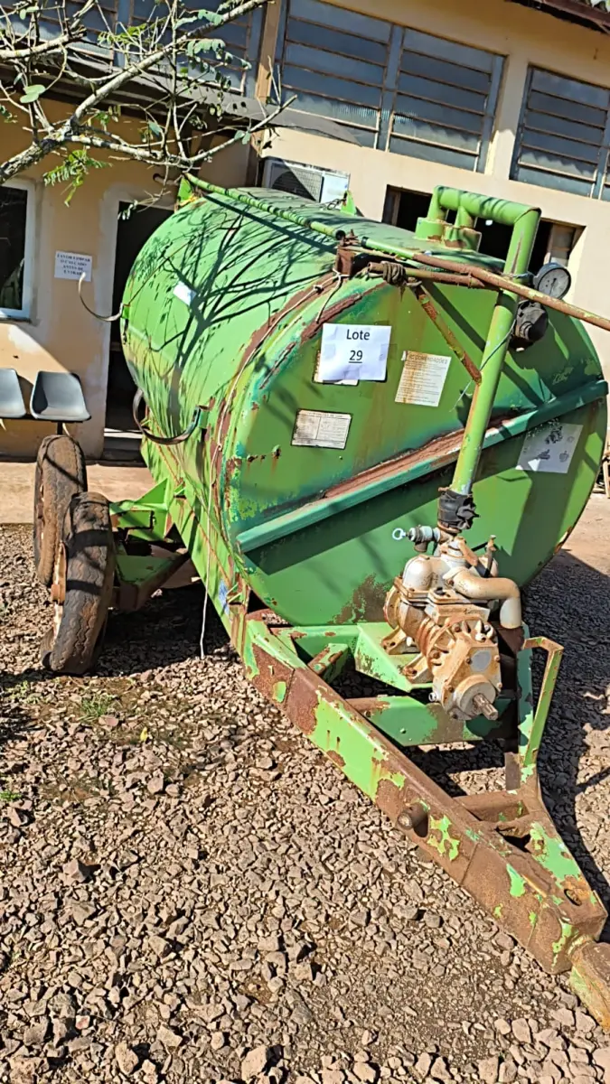 LOTE 029 - DISTRIBUIDOR DE ADUBO ORGÂNICO LIQUIDO 3.000LT.