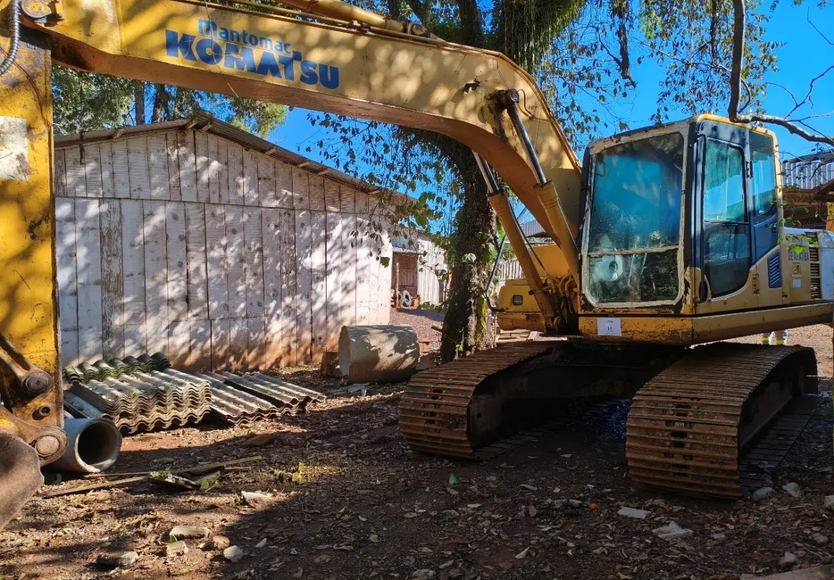 LOTE 014 - ESCAVADEIRA HIDRAULICA PC160LC-8, COR AMARELA, c/ MOTOR DIESEL DE 121 HP, No36458586, CABINE FECHADA COM AR CONDICIONADO, N/S B30088, CHASSI KMTPC214K51B30088, KOMATZU, ANO 2014.