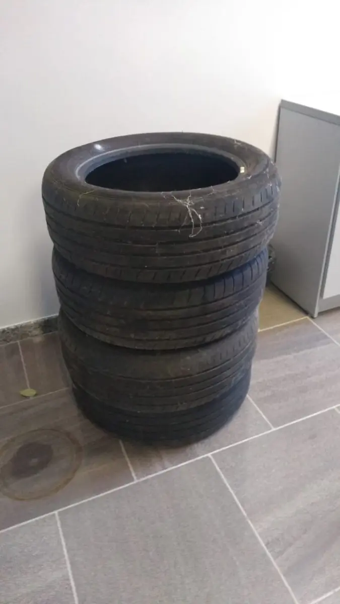 LOTE 032 - Pneus Inservíveis