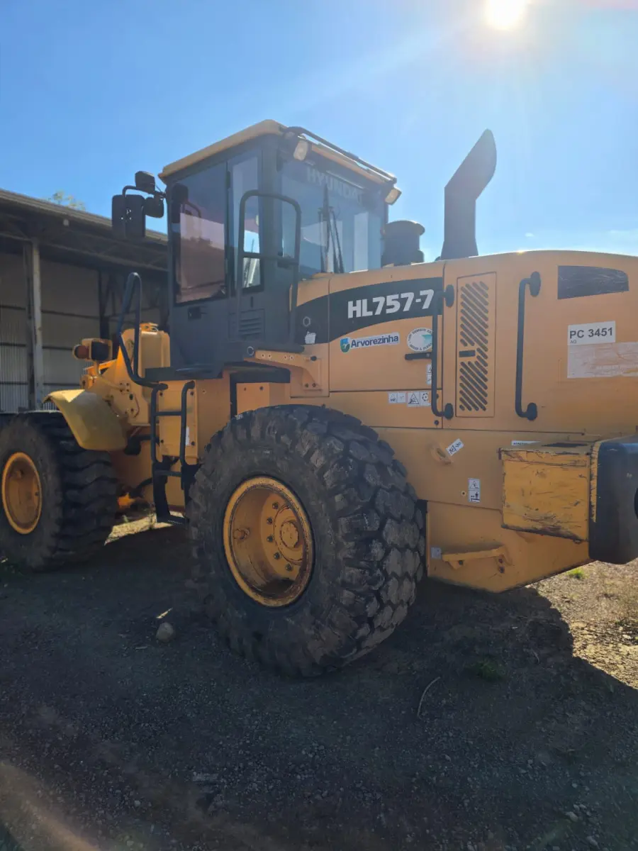 LOTE 013 - Pá Carregadeira marca Hyundai, Ano/Modelo:2011