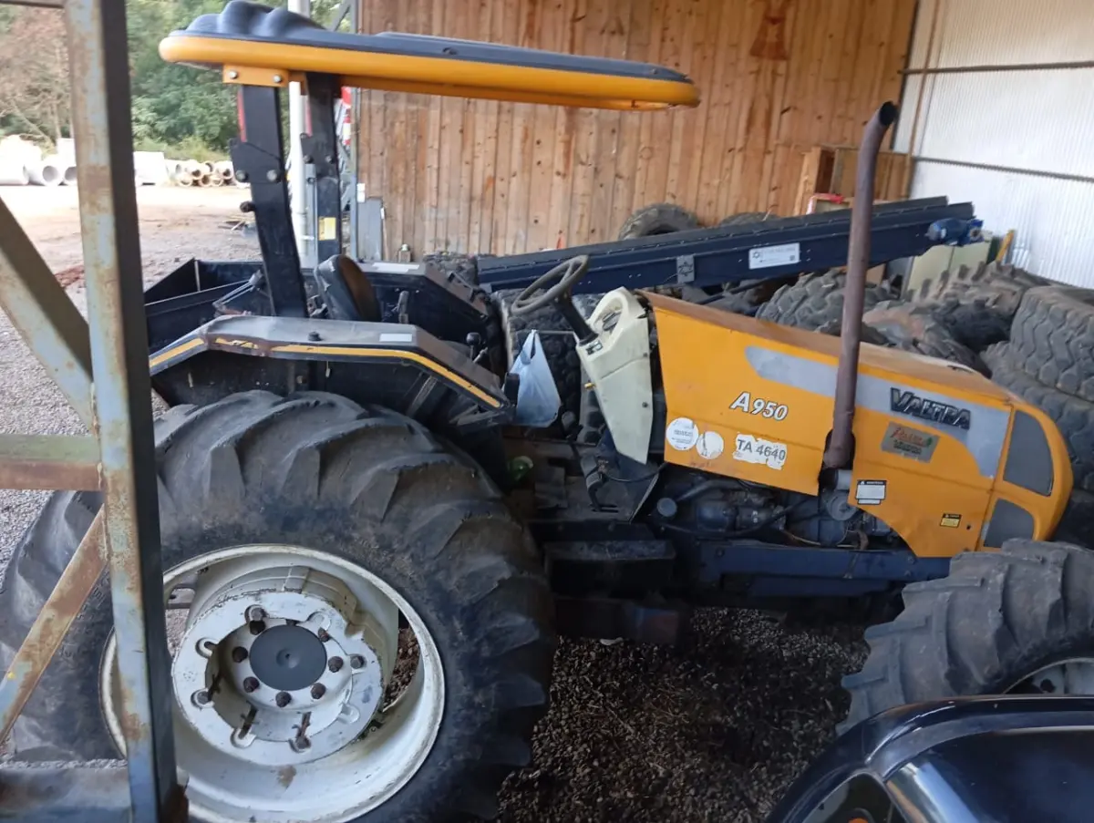 LOTE 008 - Trator Agrícola, marca Valtra A 950, Ano/Modelo: 2016