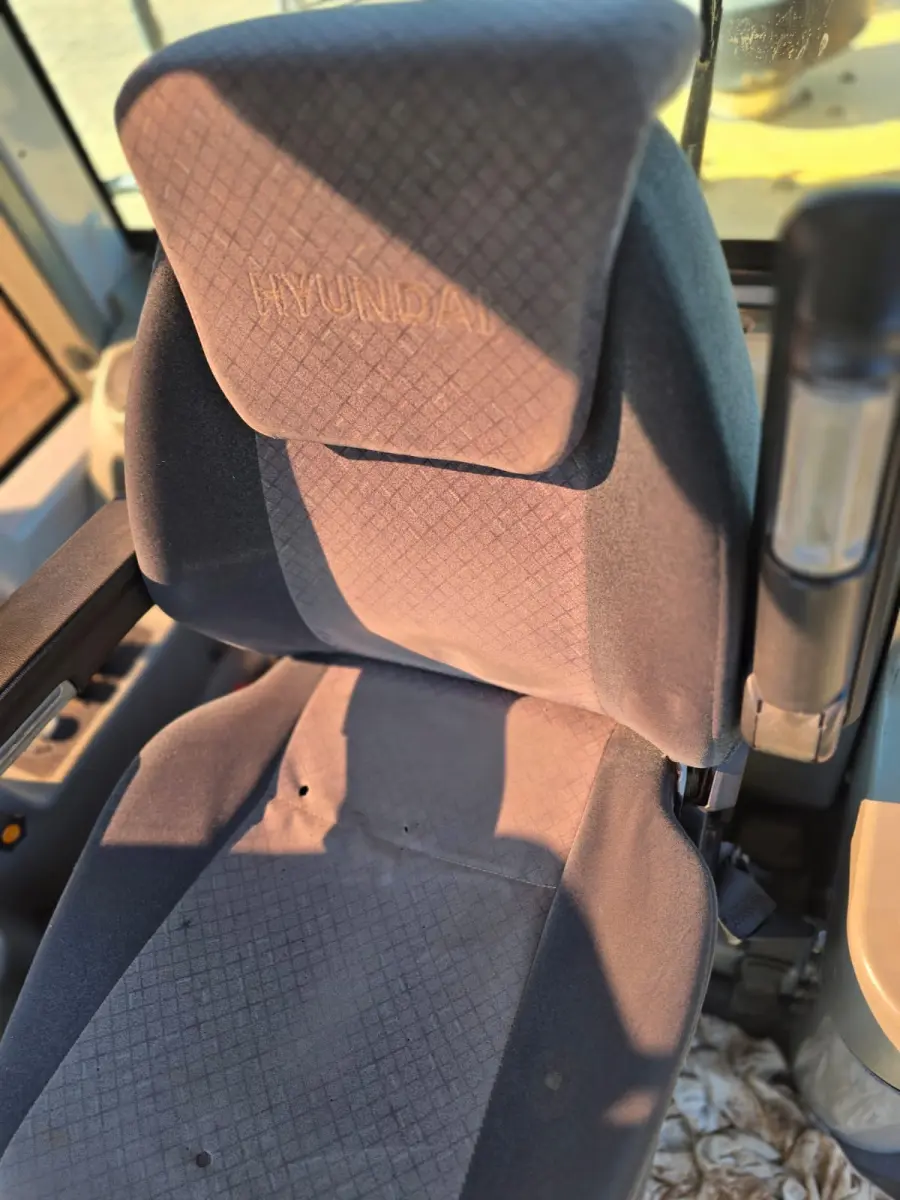 LOTE 013 - Pá Carregadeira marca Hyundai, Ano/Modelo:2011