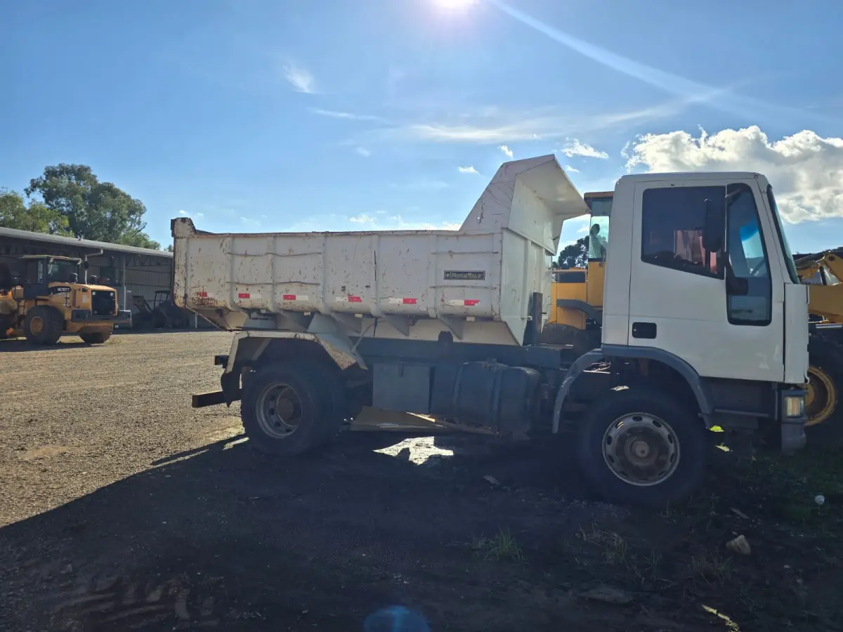 LOTE 004 - Caminhão Iveco Eurocargo 170 E 22, Ano/Modelo: 2011/2011