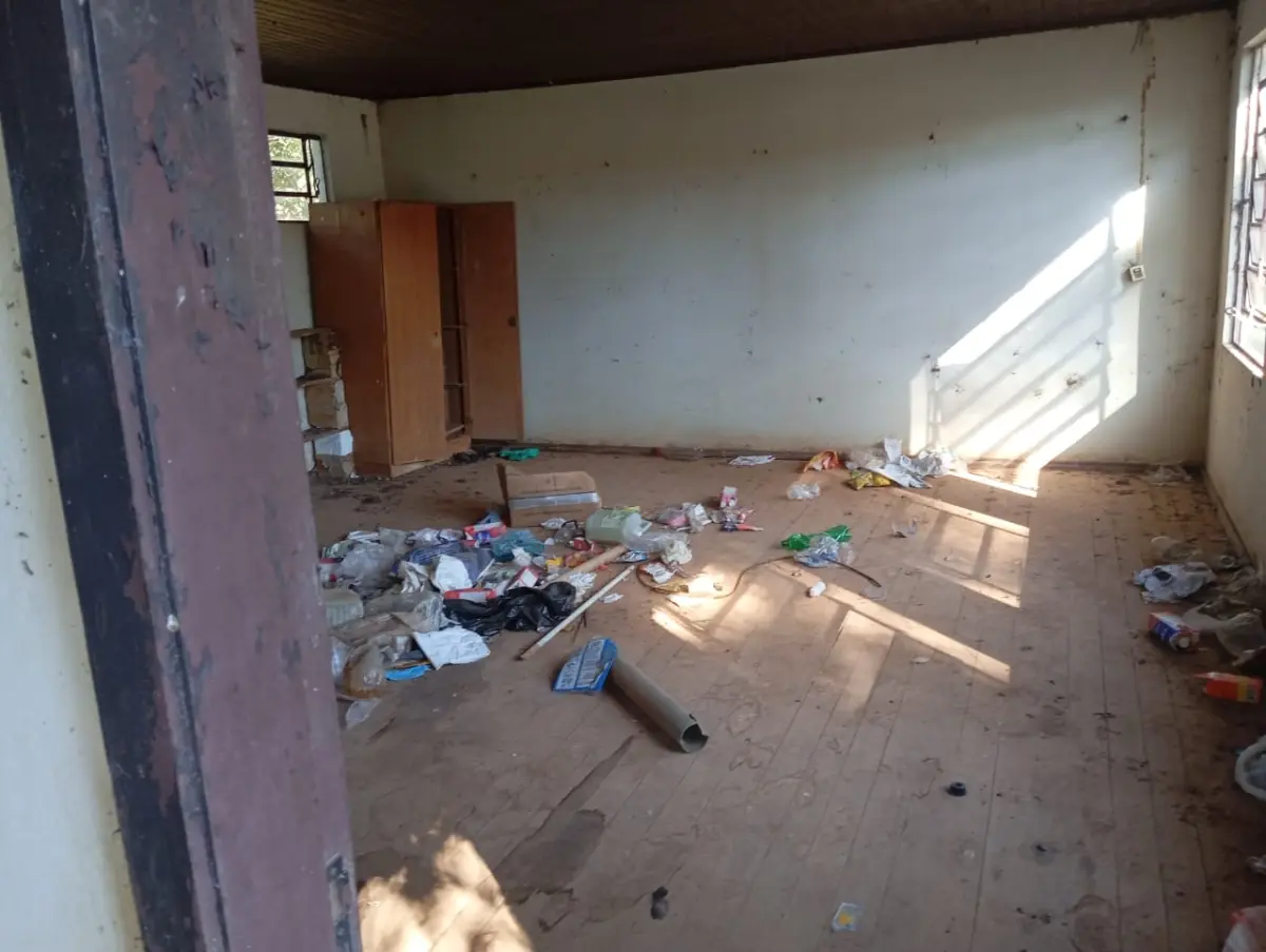 LOTE 027 - Um prédio de alvenaria (somente a Escola) medindo 45 m2, (Patrimônio nº 5826), na Linha Sexta Gruta, denominada de Escola Nossa Senhora de Lurdes em Arvorezinha/RS