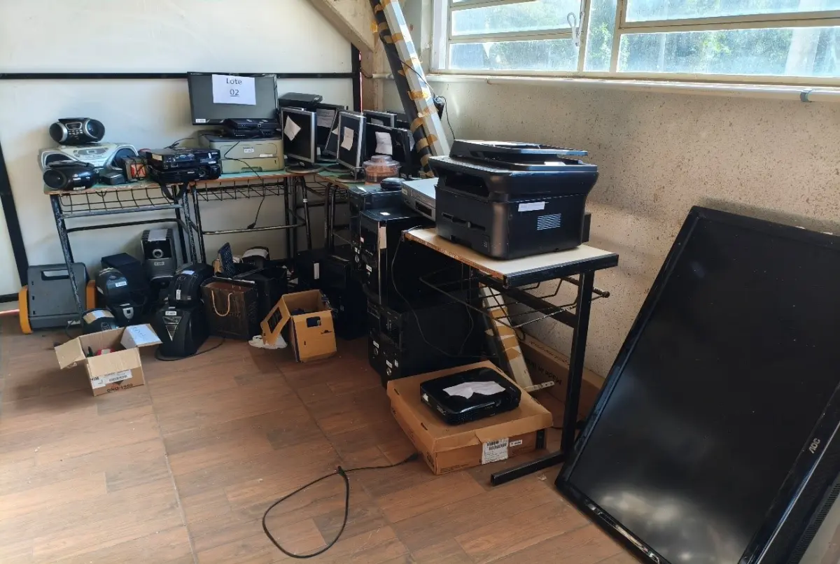 LOTE 002 - EQUIPAMENTOS DE TECNOLOGIA DA INFORMAÇÃO, MÁQUINAS E FERRAMENTAS