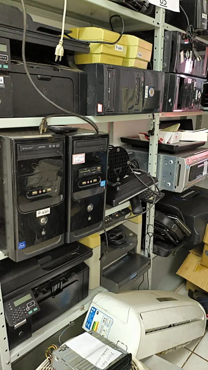 LOTE 005 - EQUIPAMENTOS DE TECNOLOGIA DA INFORMAÇÃO, MÁQUINAS, FERRAMENTAS E MOBILIÁRIO EM GERAL