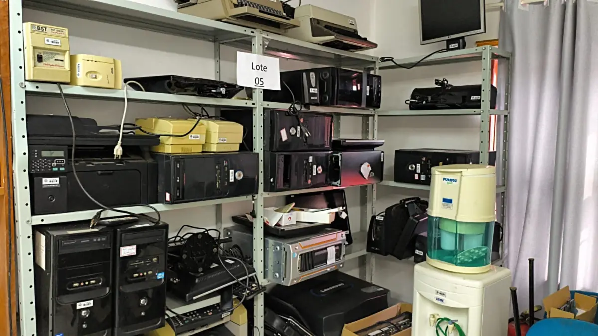 LOTE 005 - EQUIPAMENTOS DE TECNOLOGIA DA INFORMAÇÃO, MÁQUINAS, FERRAMENTAS E MOBILIÁRIO EM GERAL