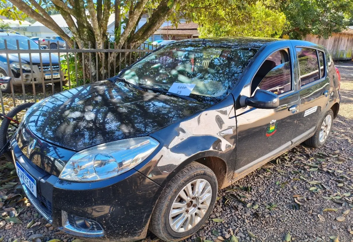 LOTE 015 - AUTOMÓVEL RENAULT SANDERO PRI 16HP, ANO 2013, COR PRETA,