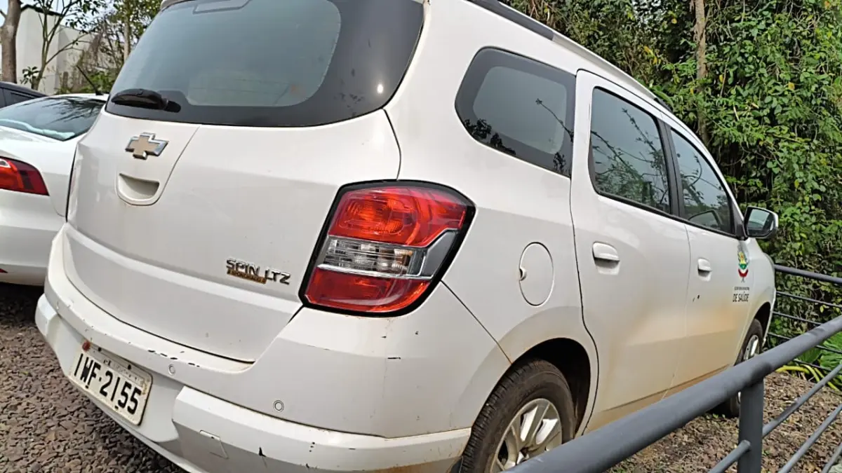 LOTE 017 - VAN CHEVROLET SPIN 1.8 ECONOFLEX AT LTZ, ALCO/GASOL, 2014/2015, 04 PORTAS, CAP. 07 PASSAGEIROS, DIRECAO HIDRAULICA, CAM. AUT., AR CONDICIONADO