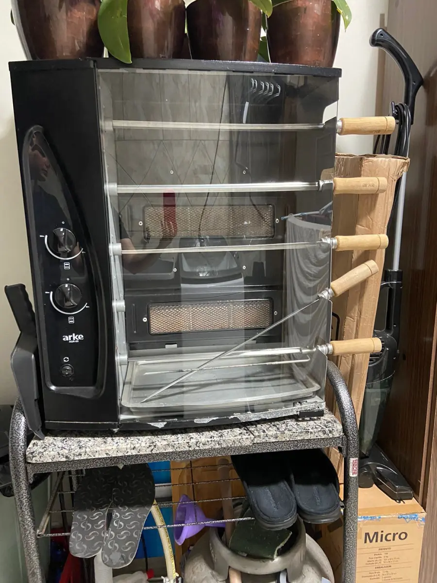 LOTE 003 - Churrasqueira Elétrica ARKE