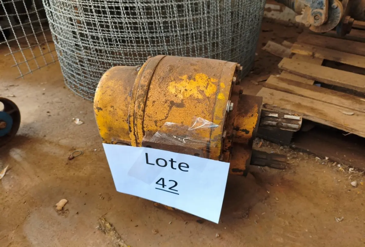 LOTE 042 - BOMBA LOBULAR 04 POLEGADAS, MEPEL.