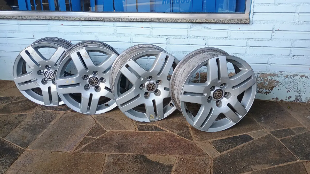 LOTE 003 - 4 Rodas volkswagen Golf aro 16
