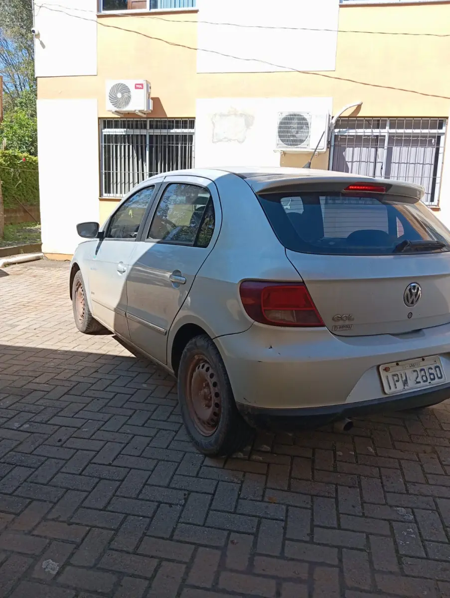 LOTE 021 - AUTOMOVEL VOLKSWAGEM GOL 1.6 POWER, ALCO/GASOL, 2009/10 E RADIO AUTOMOTIVO C/CD MPE E USB PIONNER