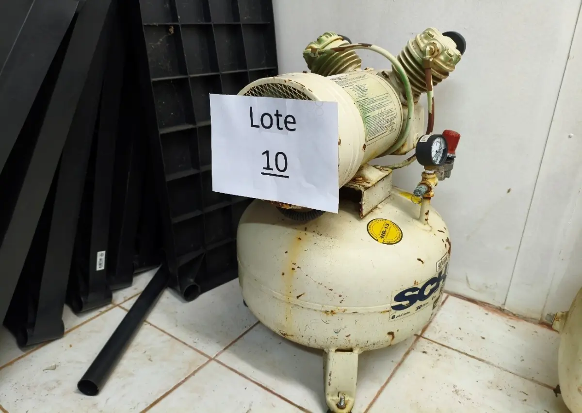 LOTE 010 - COMPRESSOR DE AR