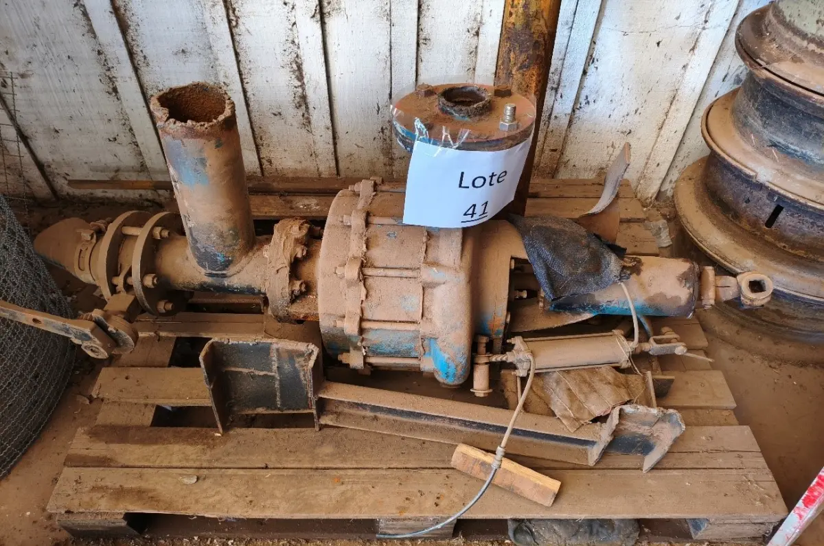 LOTE 041 - BOMBA CENTRÍFUGA MECANIZADA 1750rpm F100x80x40/3E ANO FAB. 2004,