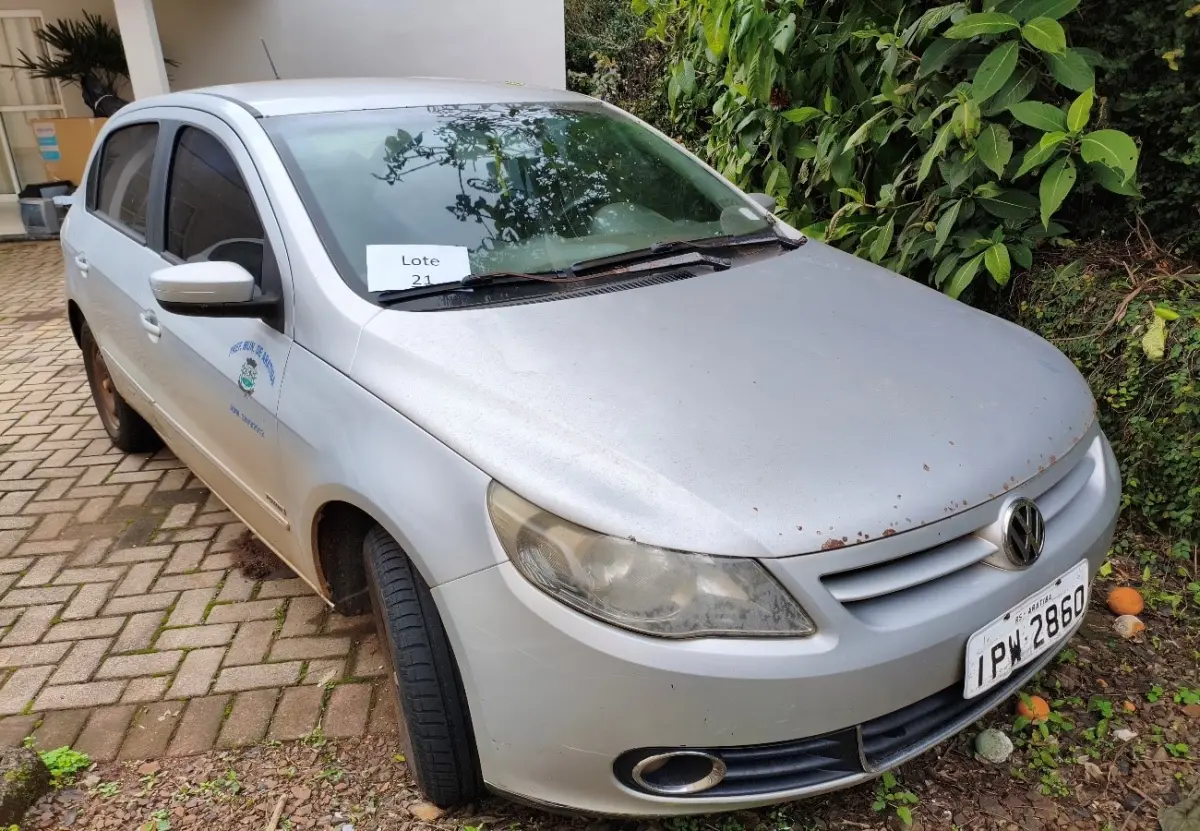 LOTE 021 - AUTOMOVEL VOLKSWAGEM GOL 1.6 POWER, ALCO/GASOL, 2009/10 E RADIO AUTOMOTIVO C/CD MPE E USB PIONNER