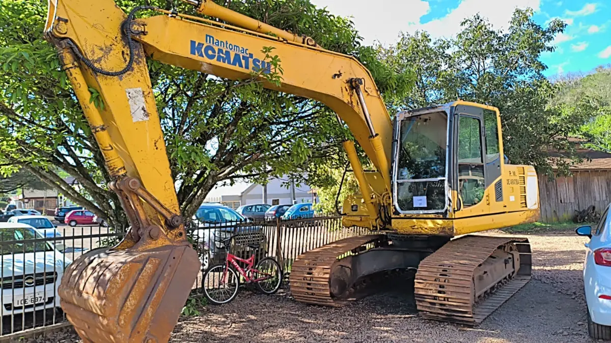 LOTE 014 - ESCAVADEIRA HIDRAULICA PC160LC-8, COR AMARELA, c/ MOTOR DIESEL DE 121 HP, No36458586, CABINE FECHADA COM AR CONDICIONADO, N/S B30088, CHASSI KMTPC214K51B30088, KOMATZU, ANO 2014.