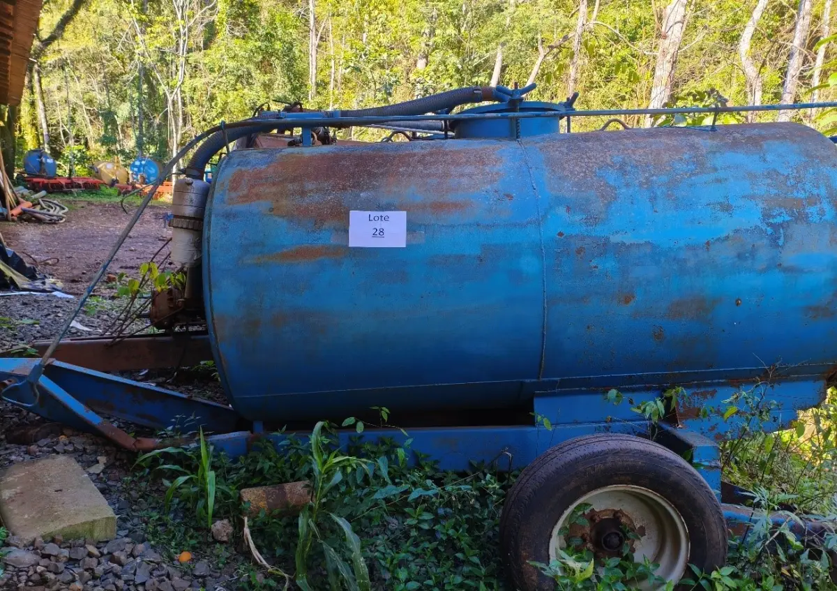 LOTE 028 - DISTRIBUIDOR DE ADUBO ORGÂNICO LIQUIDO 3.000LT.