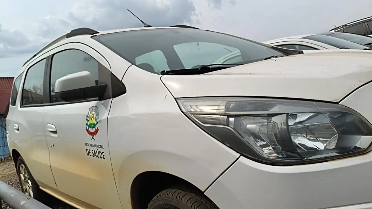 LOTE 017 - VAN CHEVROLET SPIN 1.8 ECONOFLEX AT LTZ, ALCO/GASOL, 2014/2015, 04 PORTAS, CAP. 07 PASSAGEIROS, DIRECAO HIDRAULICA, CAM. AUT., AR CONDICIONADO