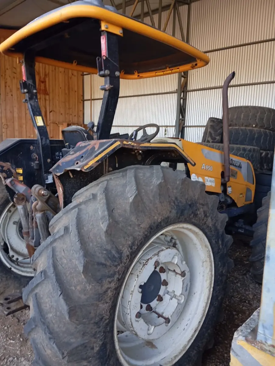 LOTE 008 - Trator Agrícola, marca Valtra A 950, Ano/Modelo: 2016