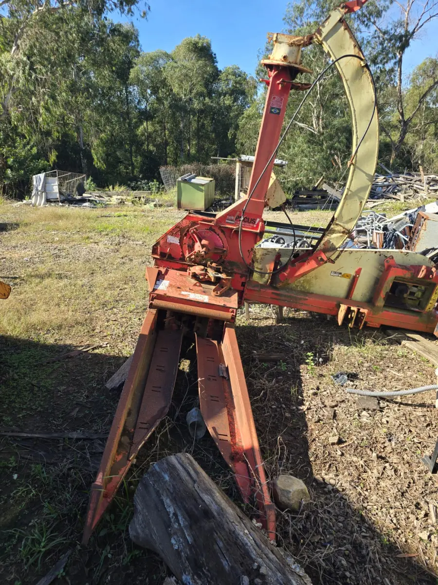 LOTE 001 - Colhedora de Forragens, Marca Nogueira
