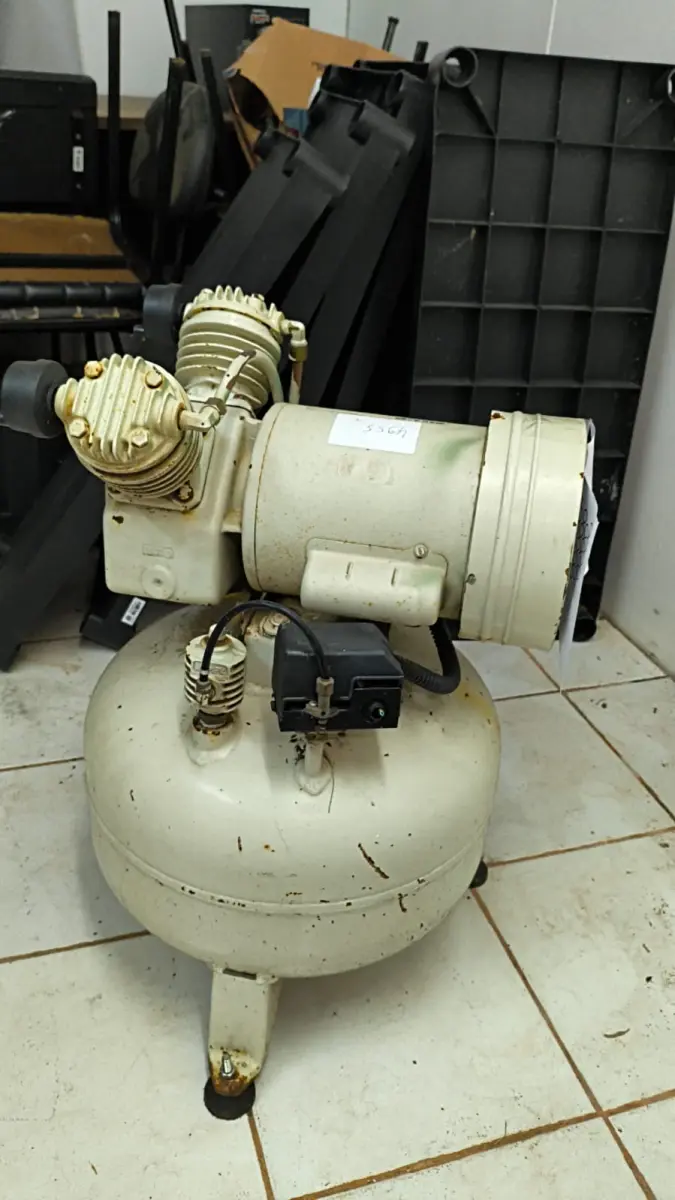 LOTE 010 - COMPRESSOR DE AR