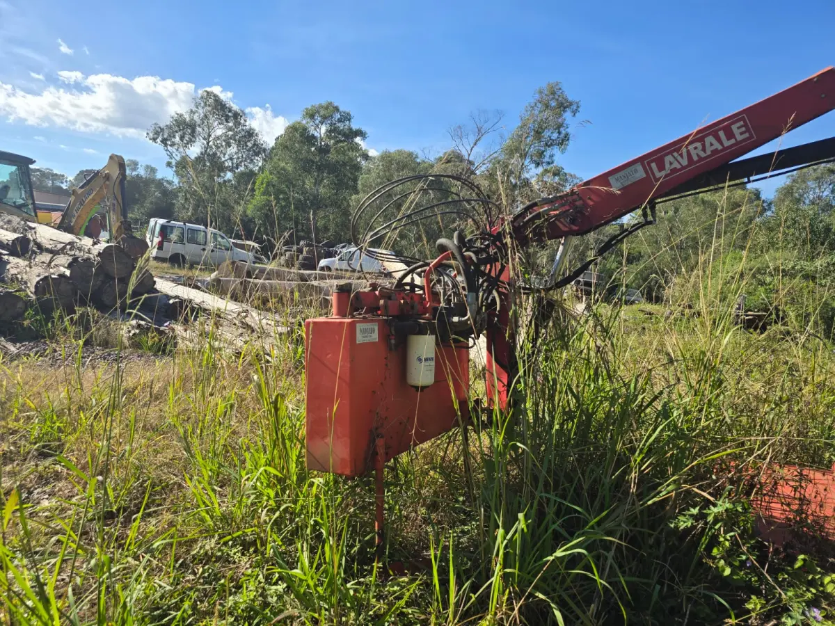 LOTE 017 - Roçadeira Hidráulica Articulada, marca Lavrale