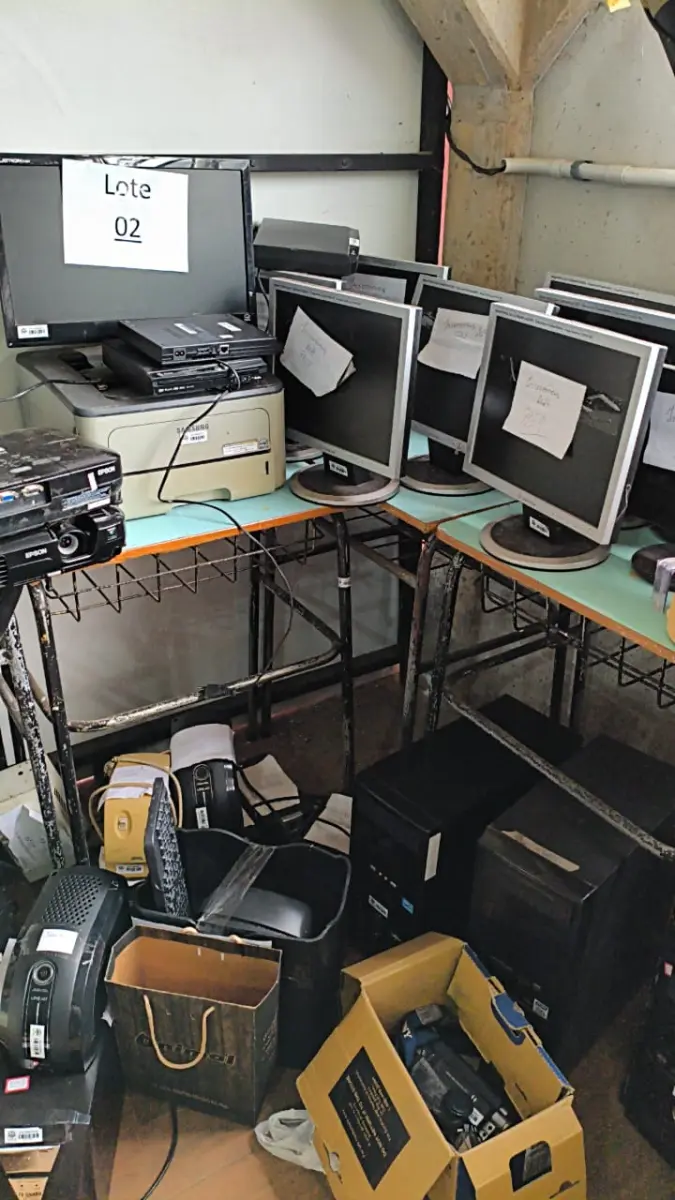 LOTE 002 - EQUIPAMENTOS DE TECNOLOGIA DA INFORMAÇÃO, MÁQUINAS E FERRAMENTAS