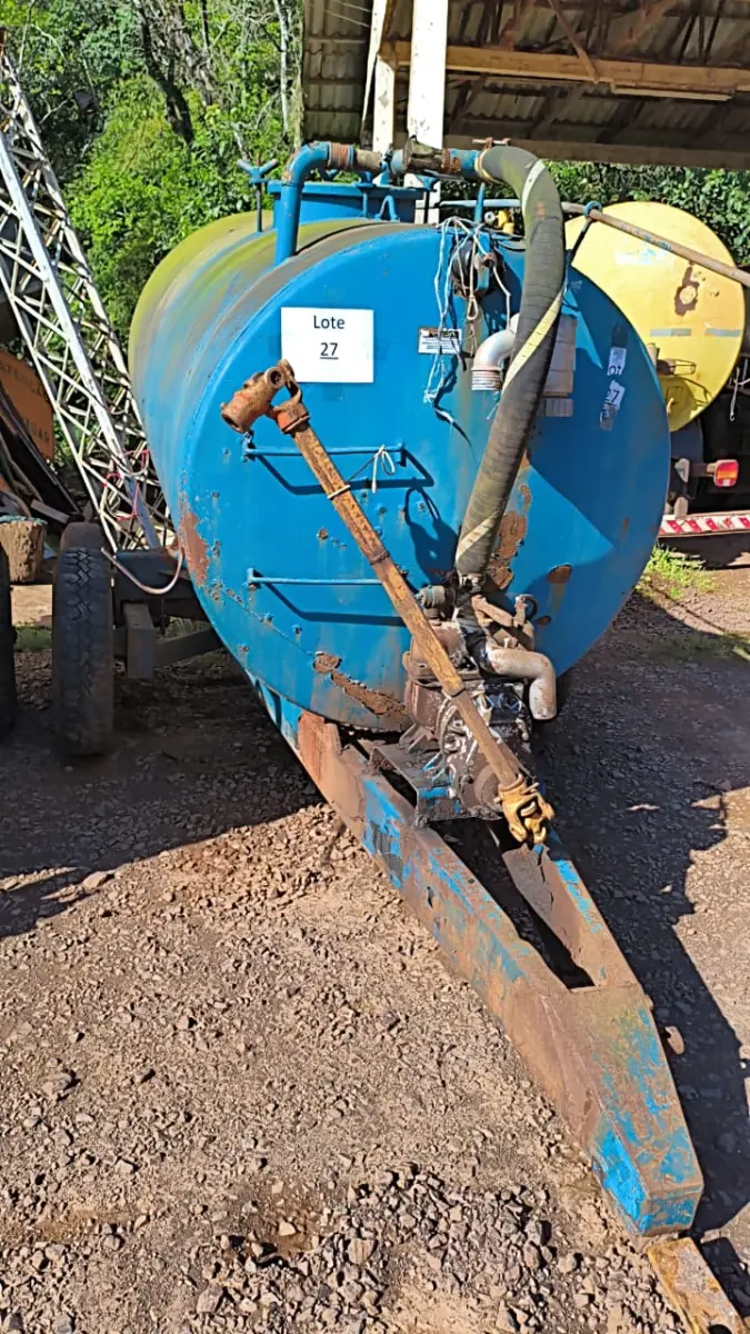 LOTE 027 - DISTRIBUIDOR DE ADUBO ORGÂNICO LIQUIDO 3.000LT.