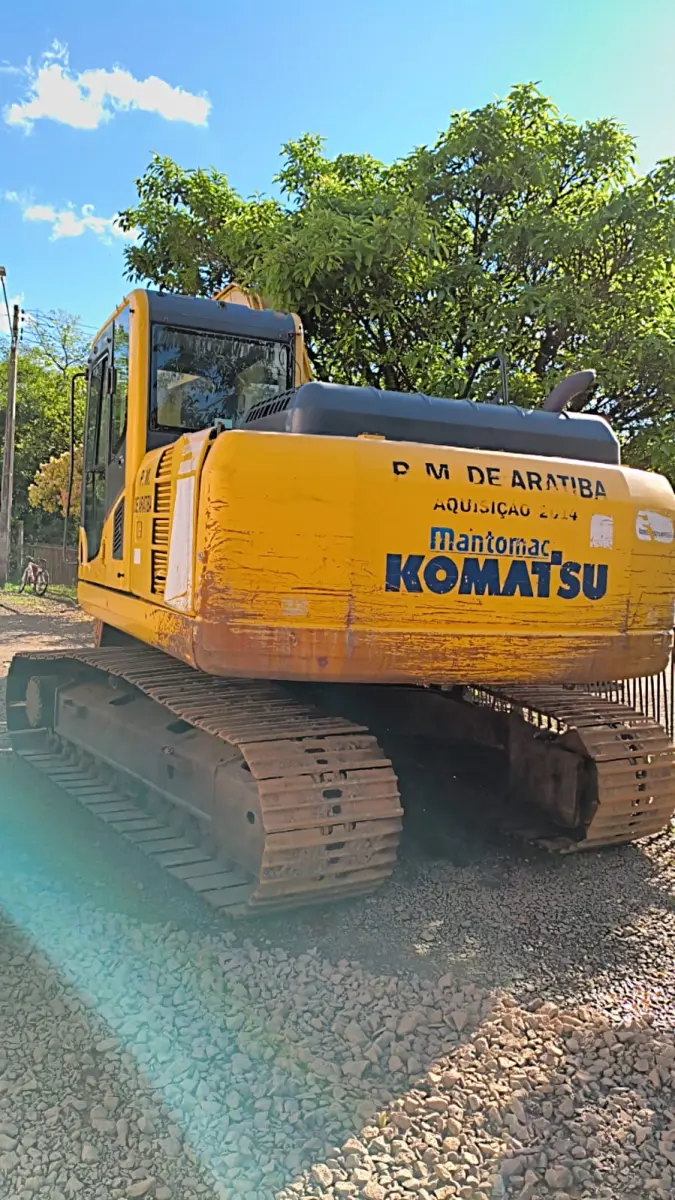 LOTE 014 - ESCAVADEIRA HIDRAULICA PC160LC-8, COR AMARELA, c/ MOTOR DIESEL DE 121 HP, No36458586, CABINE FECHADA COM AR CONDICIONADO, N/S B30088, CHASSI KMTPC214K51B30088, KOMATZU, ANO 2014.