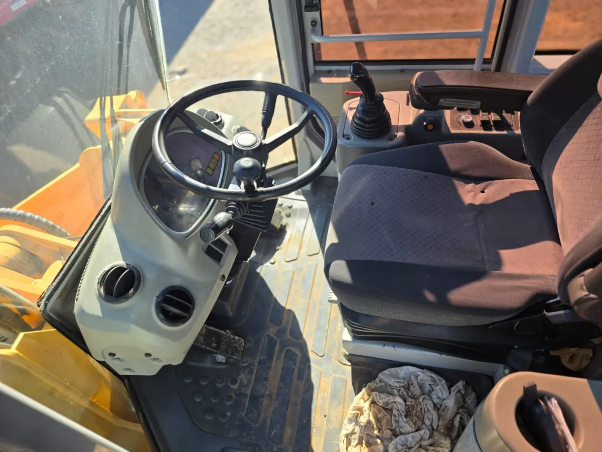 LOTE 013 - Pá Carregadeira marca Hyundai, Ano/Modelo:2011