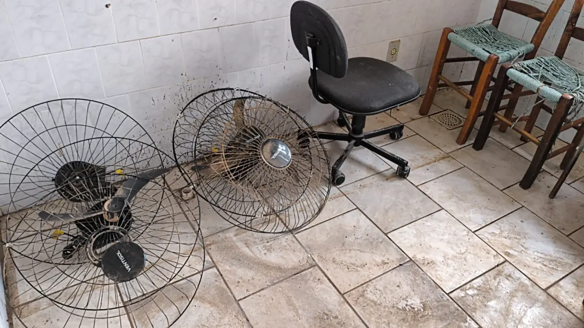 LOTE 006 - EQUIPAMENTOS DE TECNOLOGIA DA INFORMAÇÃO, MÁQUINAS, FERRAMENTAS E MOBILIÁRIO EM GERAL