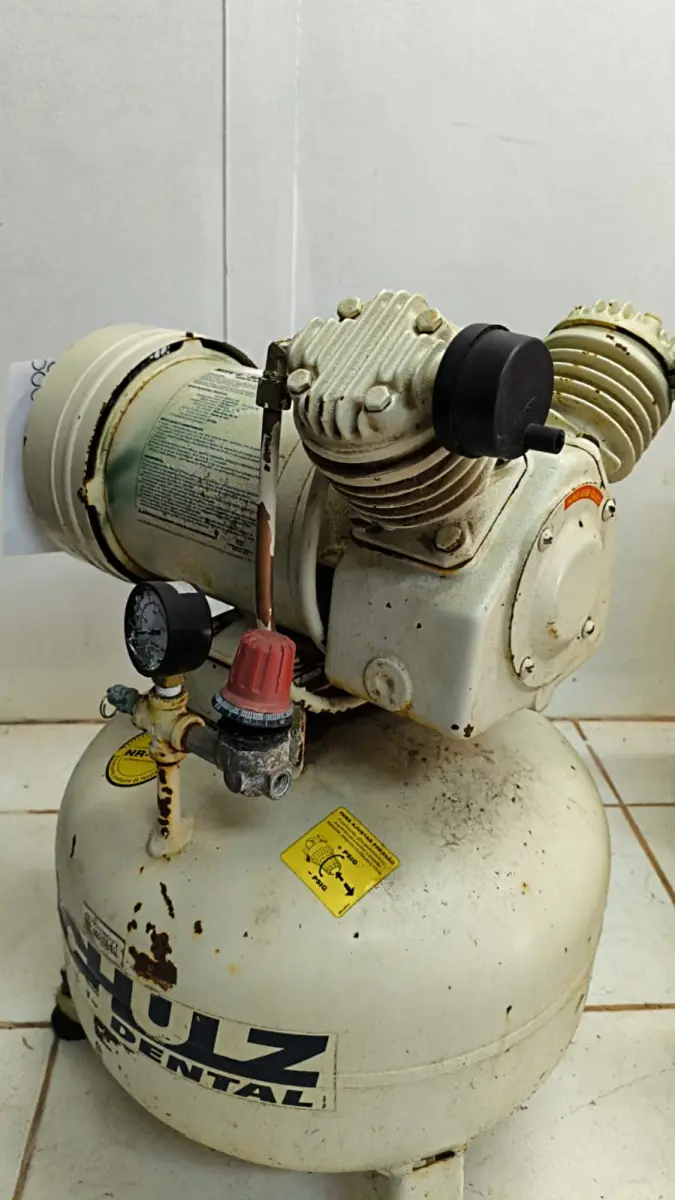 LOTE 010 - COMPRESSOR DE AR