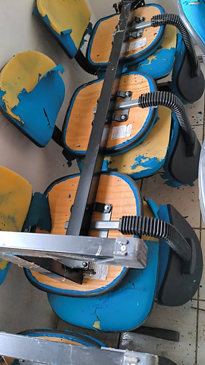 LOTE 007 - MOBILIÁRIO EM GERAL, MÁQUINAS E FERRAMENTAS