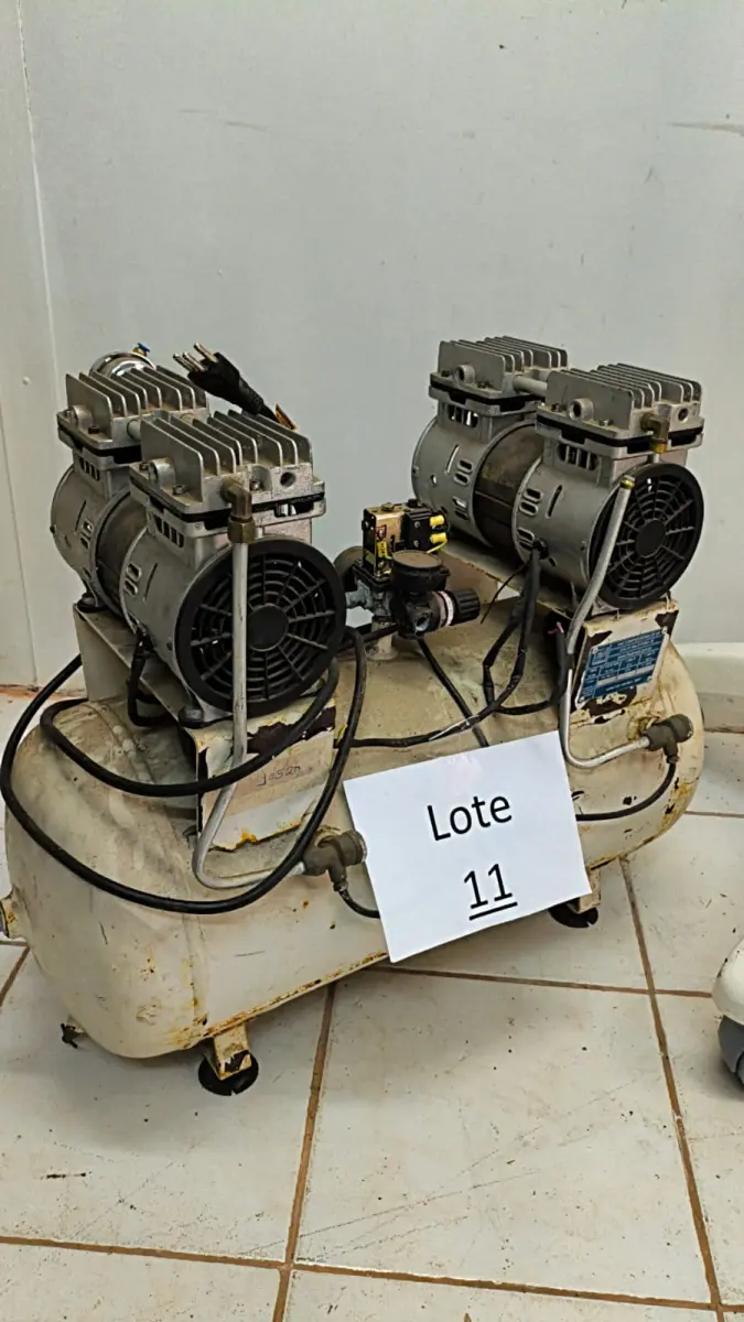 LOTE 011 - COMPRESSOR DE AR 02 CABEÇOTES