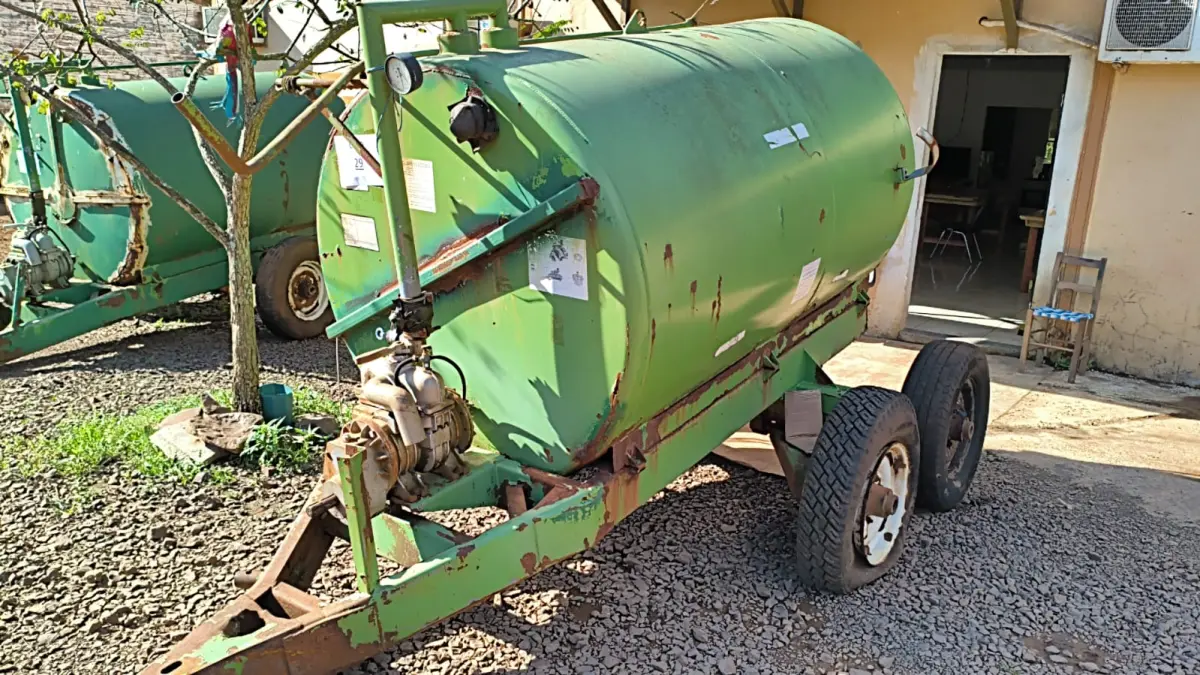 LOTE 029 - DISTRIBUIDOR DE ADUBO ORGÂNICO LIQUIDO 3.000LT.