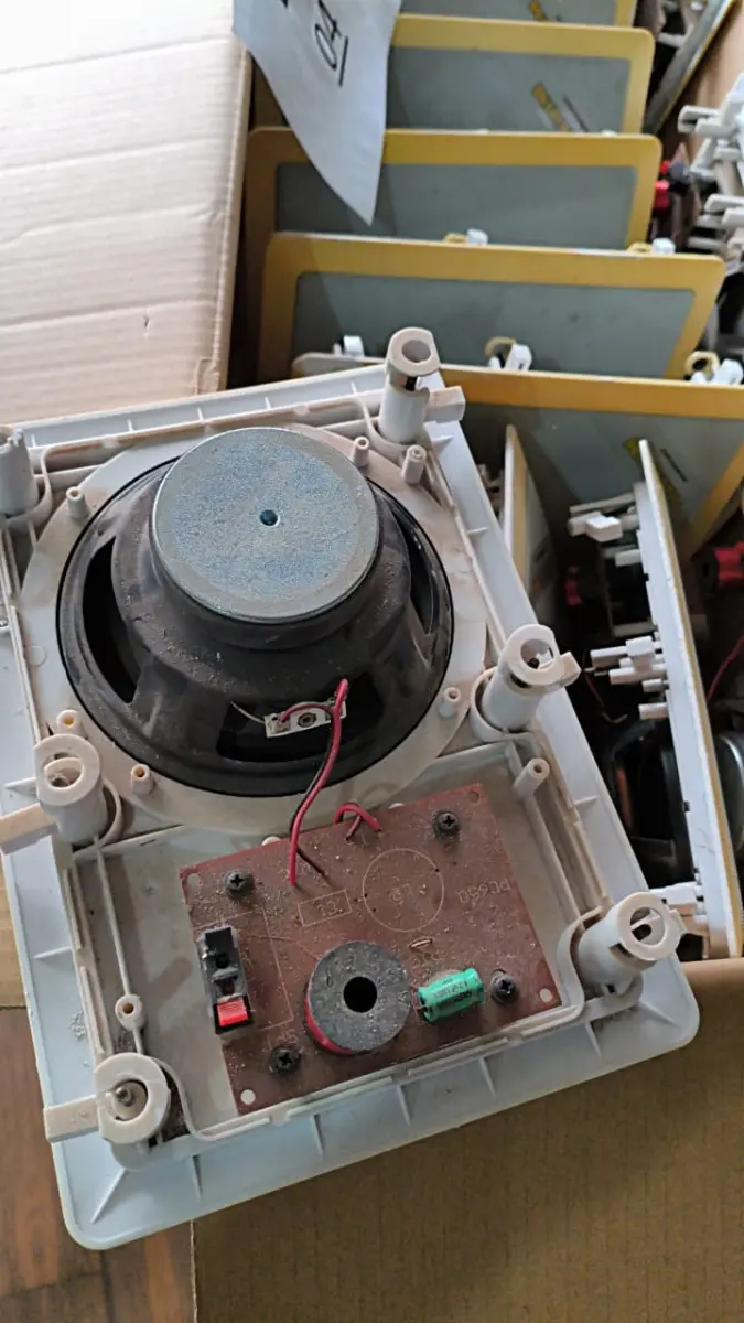 LOTE 004 - EQUIPAMENTOS DE ÁUDIO