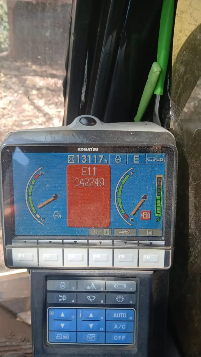 LOTE 014 - ESCAVADEIRA HIDRAULICA PC160LC-8, COR AMARELA, c/ MOTOR DIESEL DE 121 HP, No36458586, CABINE FECHADA COM AR CONDICIONADO, N/S B30088, CHASSI KMTPC214K51B30088, KOMATZU, ANO 2014.