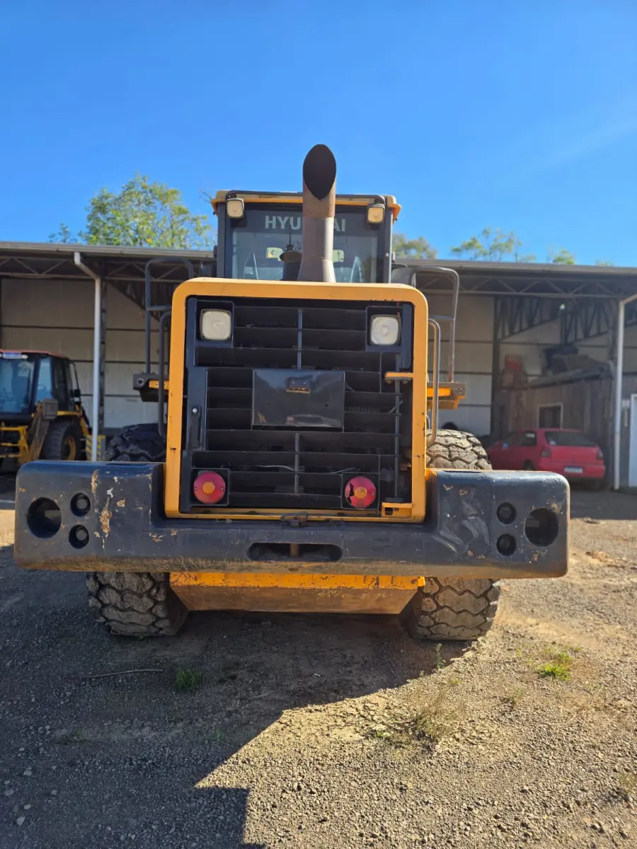 LOTE 013 - Pá Carregadeira marca Hyundai, Ano/Modelo:2011