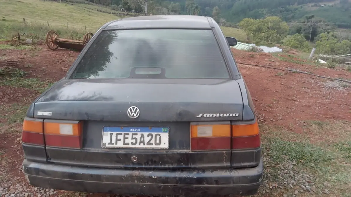 LOTE 000 - VW/Santana – Ano 1996/1996, PLACA IFE5A20 – RENAVAM 658455826 Chassi: 9BWZZZ327TPO34759, na cor CINZA, gasolina, 96 CV