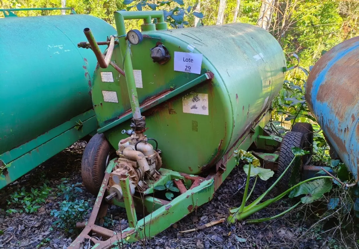 LOTE 029 - DISTRIBUIDOR DE ADUBO ORGÂNICO LIQUIDO 3.000LT.