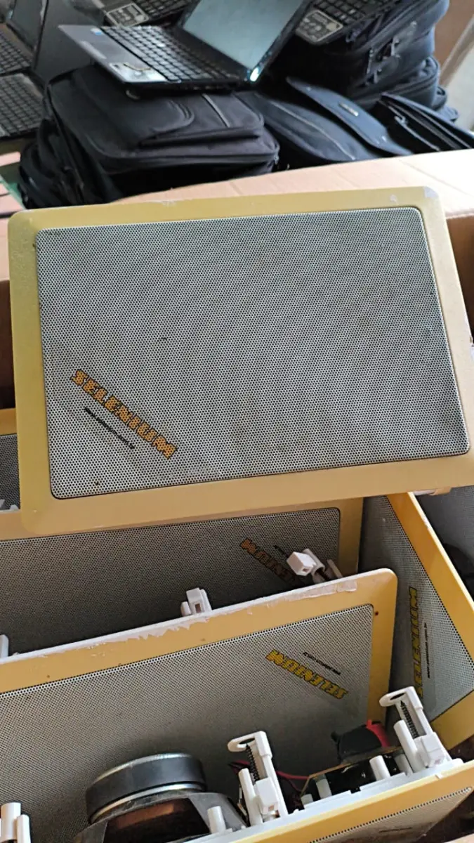 LOTE 004 - EQUIPAMENTOS DE ÁUDIO