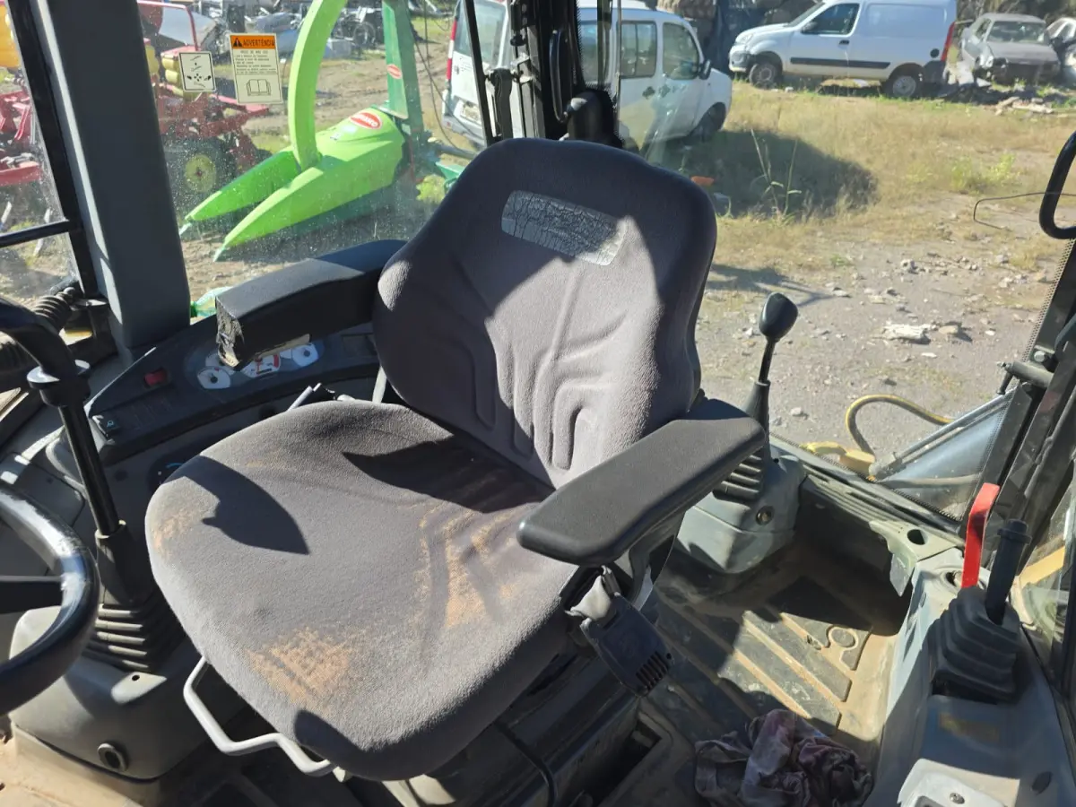 LOTE 003 - Retroescavadeira marca New Holland, Ano/Modelo: 2014,
