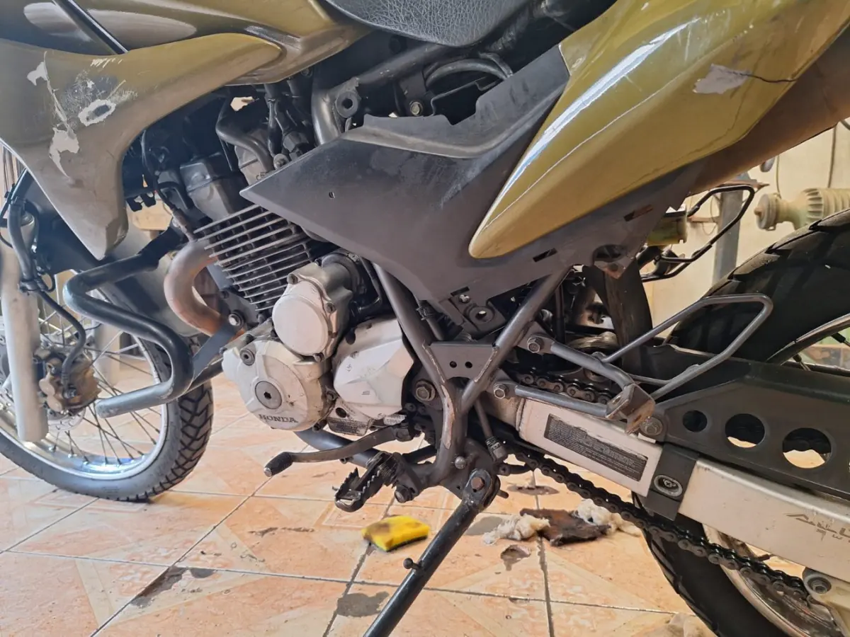 LOTE 009 - Moto: HONDA/XRE 300, placa:JBM-3867, ano/modelo: 12/12