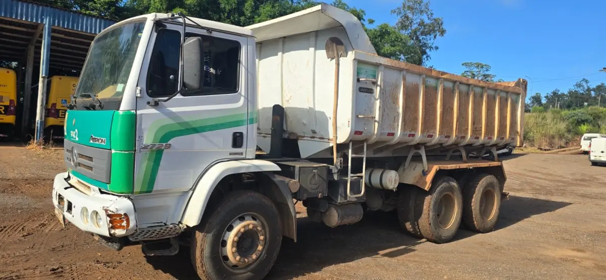 LOTE 013 - Caminhão Mercedes Benz Atron 2729 K 6x4, 2014/2014