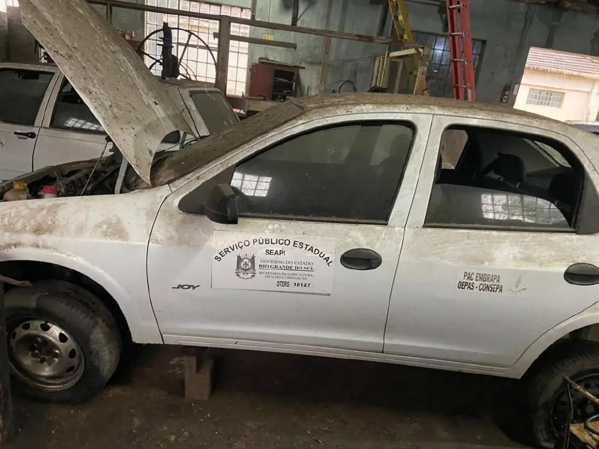 LOTE 032 - GM/PRISMA JOY, placa: IQJ-3998, ano/modelo: 09/10,