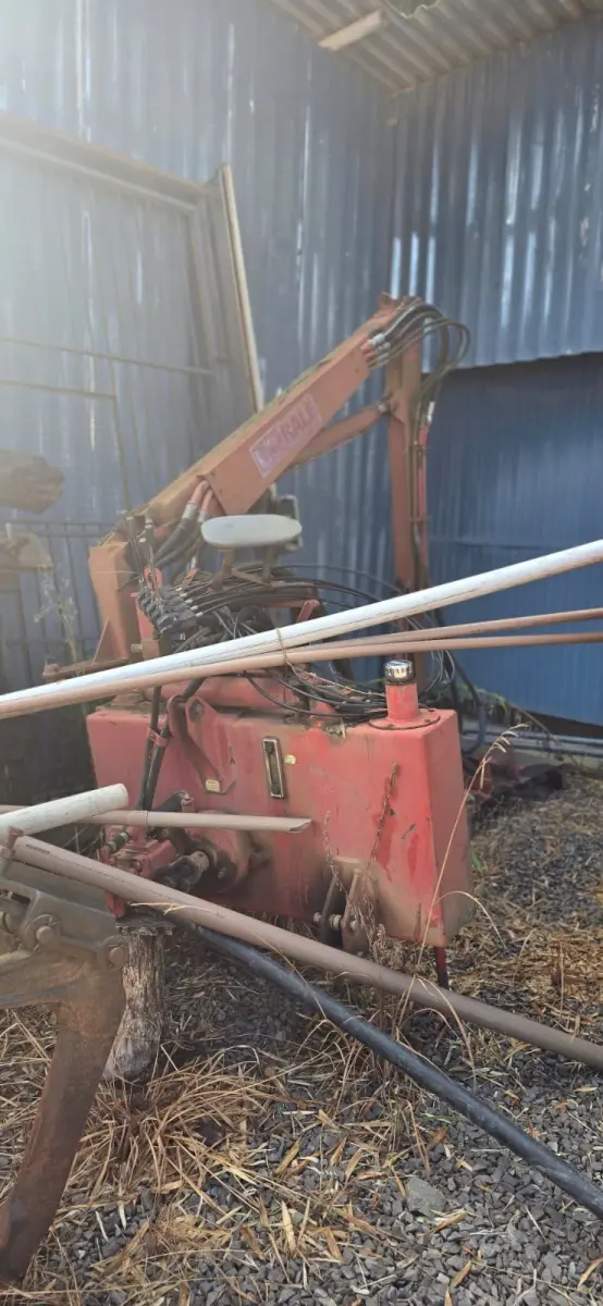 LOTE 009 - Roçadeira hidráulica articulada marca Lavrale