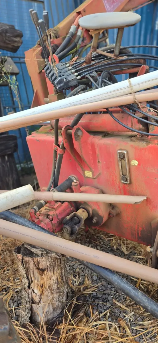 LOTE 009 - Roçadeira hidráulica articulada marca Lavrale