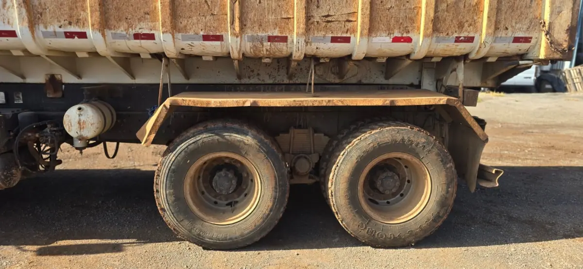 LOTE 013 - Caminhão Mercedes Benz Atron 2729 K 6x4, 2014/2014