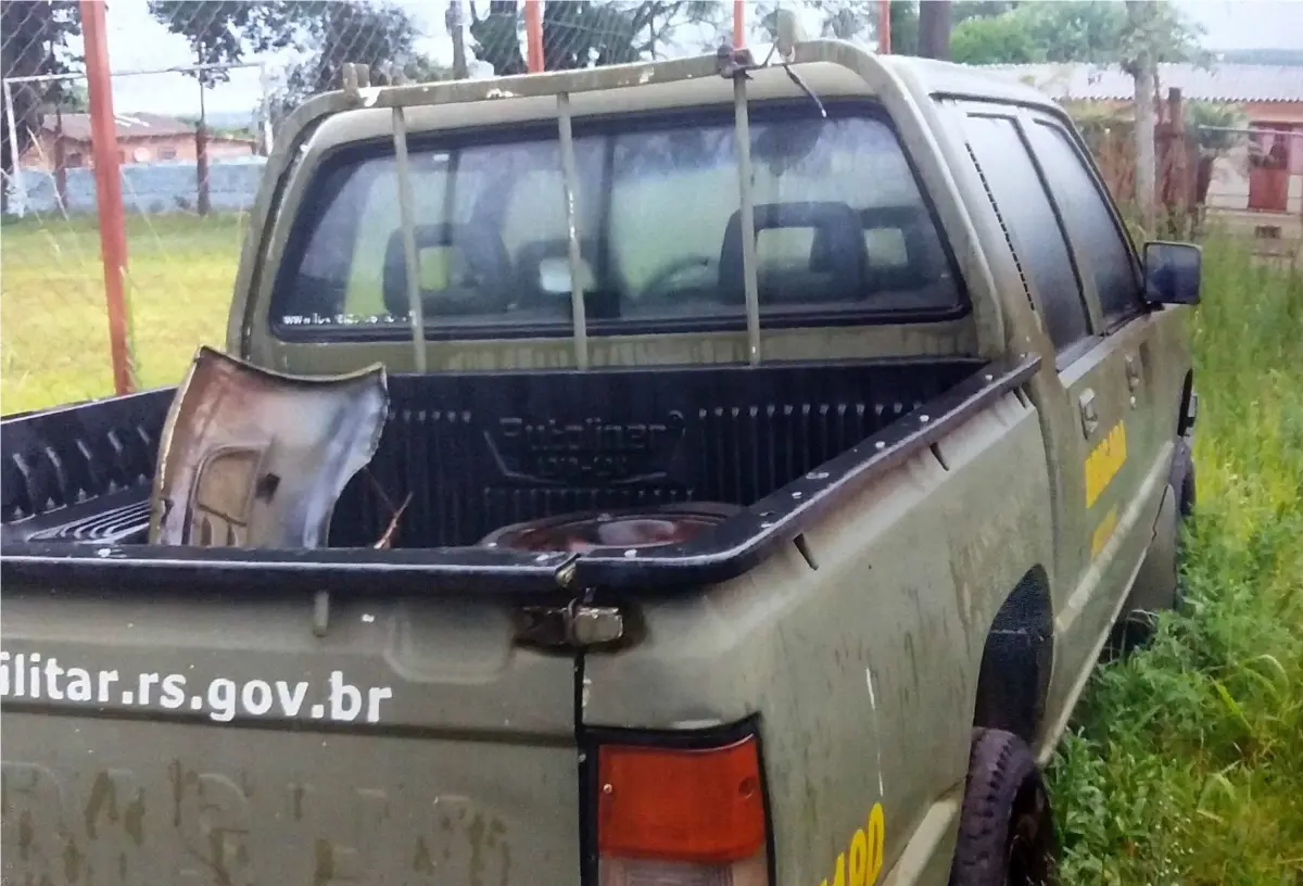 LOTE 004 - MMC/L200 4X4 GL, placa: 	JBM-1309, ano/modelo: 04/05